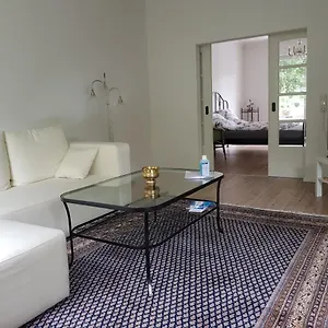 Apartment Ganze Mit Garten