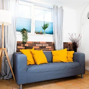 Apartment Spacious In Urban Location